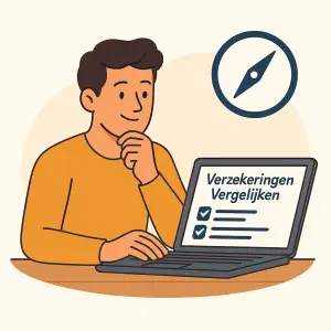 Man vergelijkt verzekeringen op laptop om te bepalen wat het beste bij hem past
